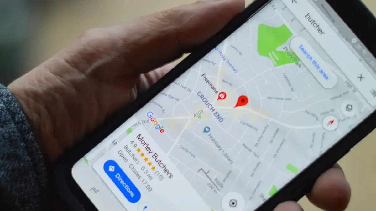 See your Google Maps route on lock screen: Enable “Glanceable directions” in settings