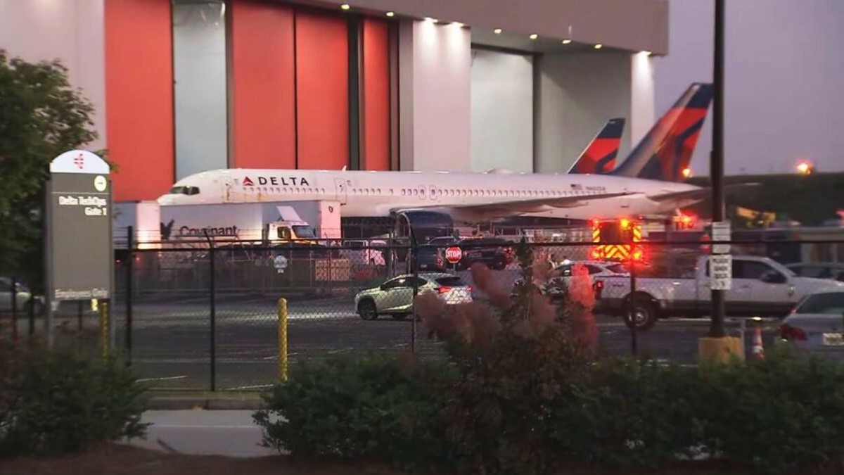 Two Delta Workers Killed, One Injured in Plane Tire Explosion at Atlanta Airport